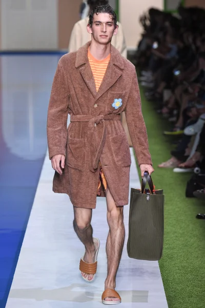 Look 14